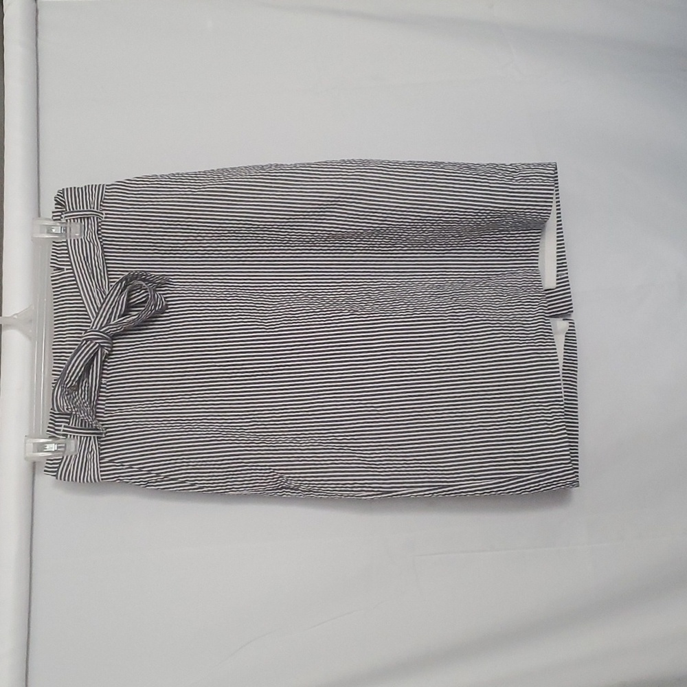 Ann Taylor Navy and White Striped Skirt With a matching Belt Size 4